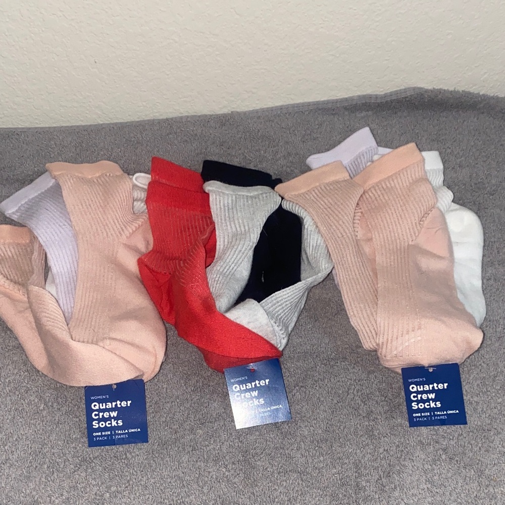 🪿NWT 3 pack of socks, 9 total! - Picture 1 of 2
